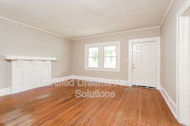 Building Photo - 3040 N Patterson Ave