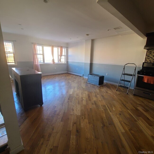 Building Photo - 104-42 164th St