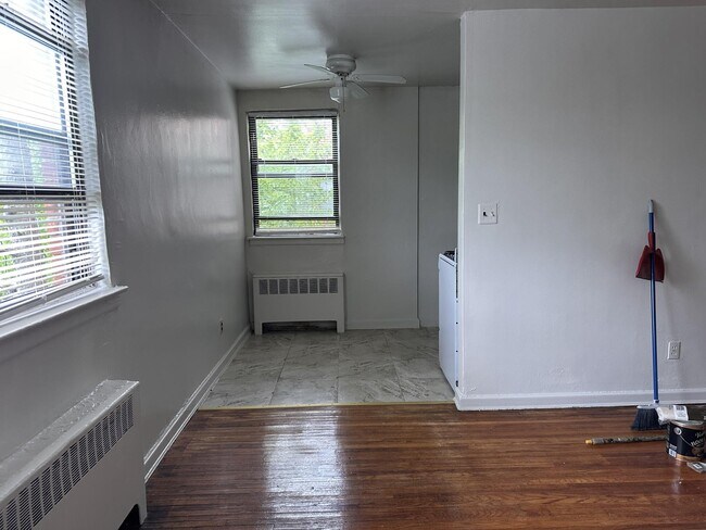 Building Photo - 112 Division Ave