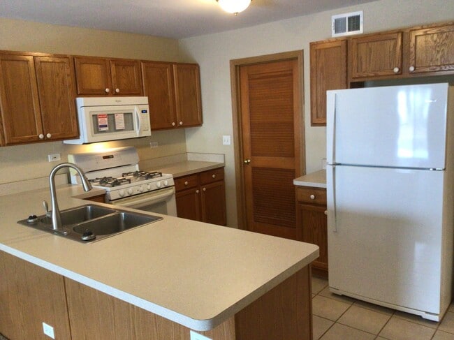 Building Photo - 560 S Annandale Dr