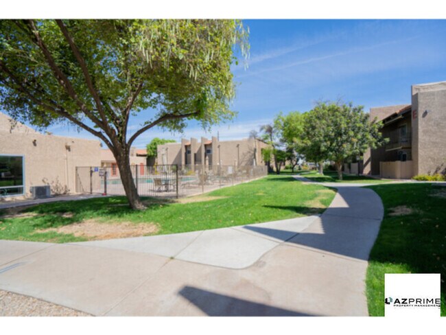 Building Photo - Settle Into this Beautifully Refreshed 2/1 Phoenix Condo in the Desirable Arcadia Area.