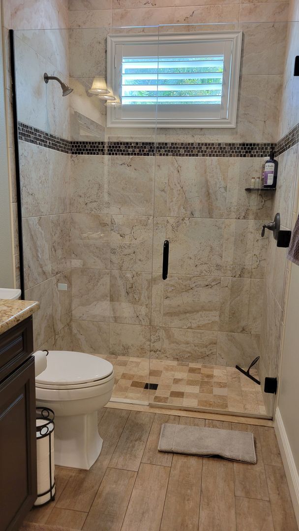 Building Photo - Seasonal stunning 5/5 pool home west of trail near Siesta Key!