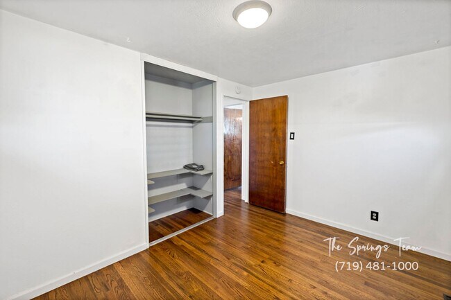 Building Photo - CUTE 3BD RANCHER WITH CHARACTER IN CENTRAL COLORADO SPRINGS - Security Deposit Waiver Available