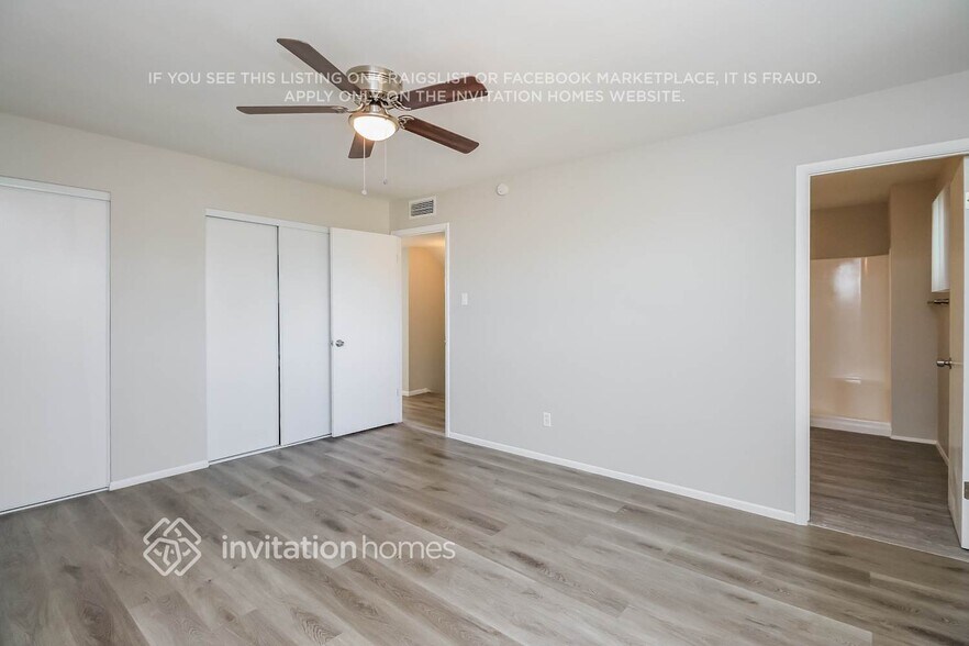 Building Photo - 6744 S Lakeshore Dr