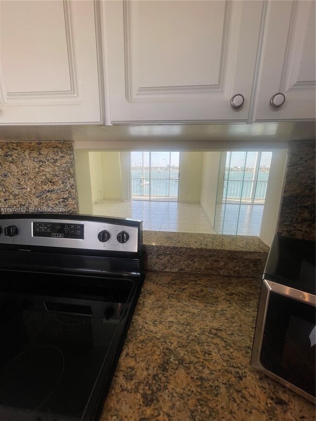 Building Photo - 2910 Point E Dr