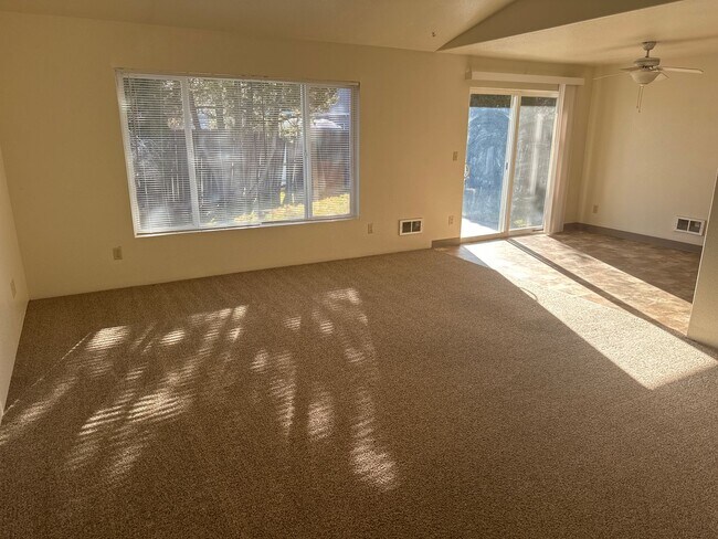 Building Photo - Quiet Eastside 3 Bdrm House, 2 Bath, All appliances in Kitchen, Attached Garage, Fenced Yard