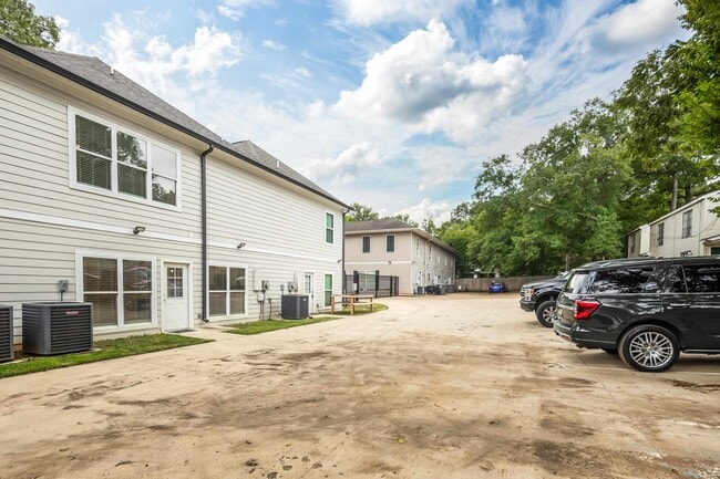 Building Photo - 649 Patterson St