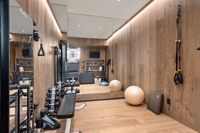 Building Photo - 379 Divide Dr