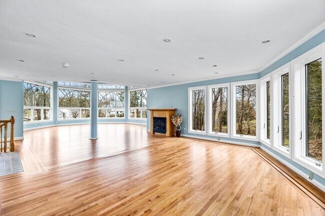 Building Photo - 328 East St