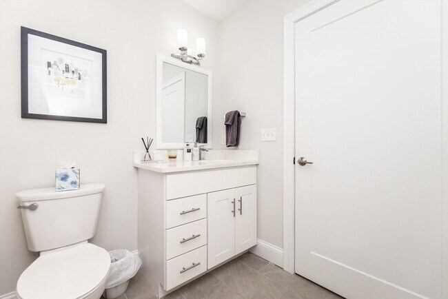 Building Photo - 545 E 3rd St