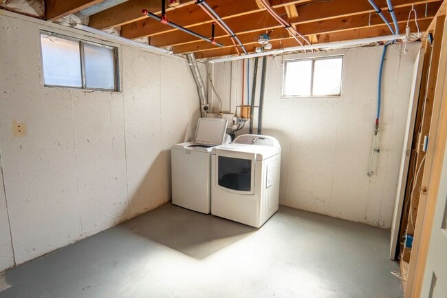 Building Photo - Spacious 3BR Duplex in Lakewood