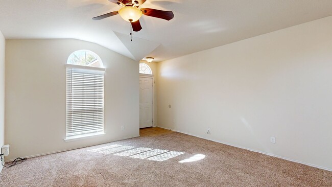 Building Photo - FREE DECEMBER RENT!!!