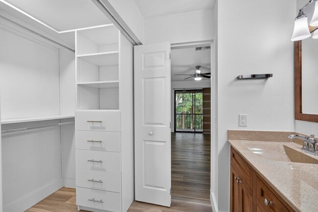 Building Photo - 13085 Belhaven Ct