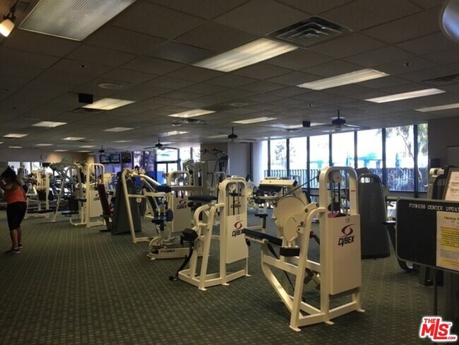 Building Photo - 4265 Marina City Dr