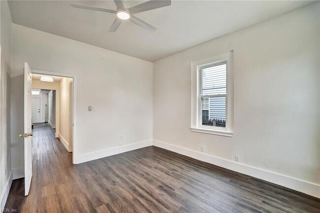 Building Photo - 412 W 29th St