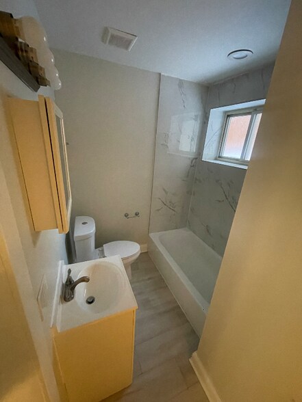 Building Photo - 7725 S Kingston Ave