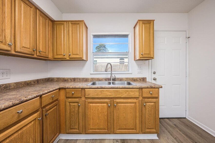 Building Photo - 1013 Holton Ave