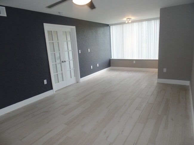 Building Photo - 2851 N Oakland Forest Dr