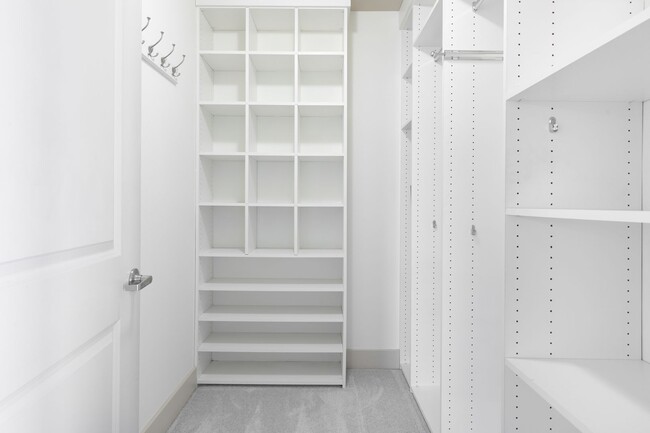 Building Photo - Matae Condominiums - Lower Queen Anne/Bell...