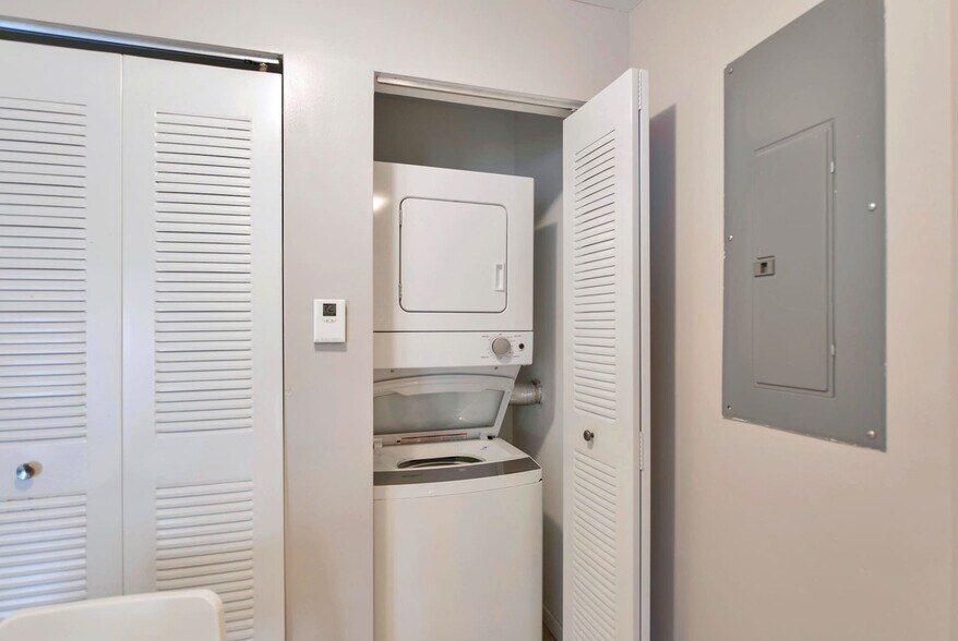 Building Photo - 481 NE 29th St