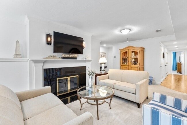 Building Photo - 84 Walpole St