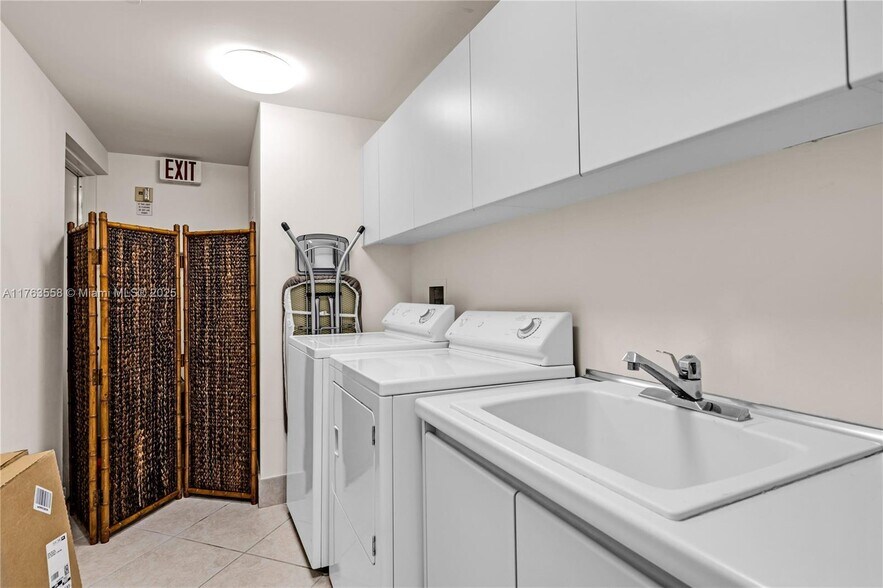 Building Photo - 1643 Brickell Ave