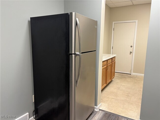 Building Photo - 158 N Broadway St