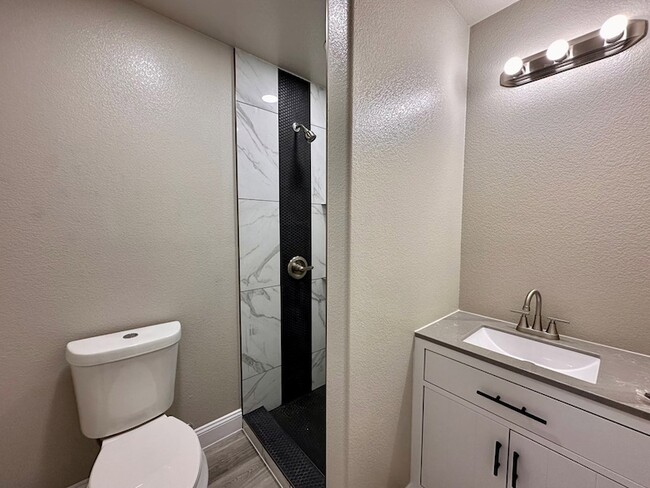 Building Photo - 1012 W 26th St