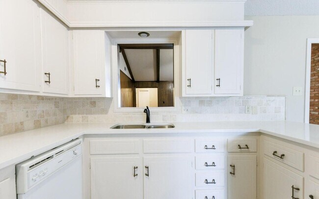 Building Photo - 3406 65th Dr