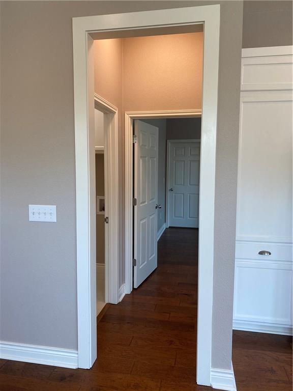 Building Photo - 606 W 1st St