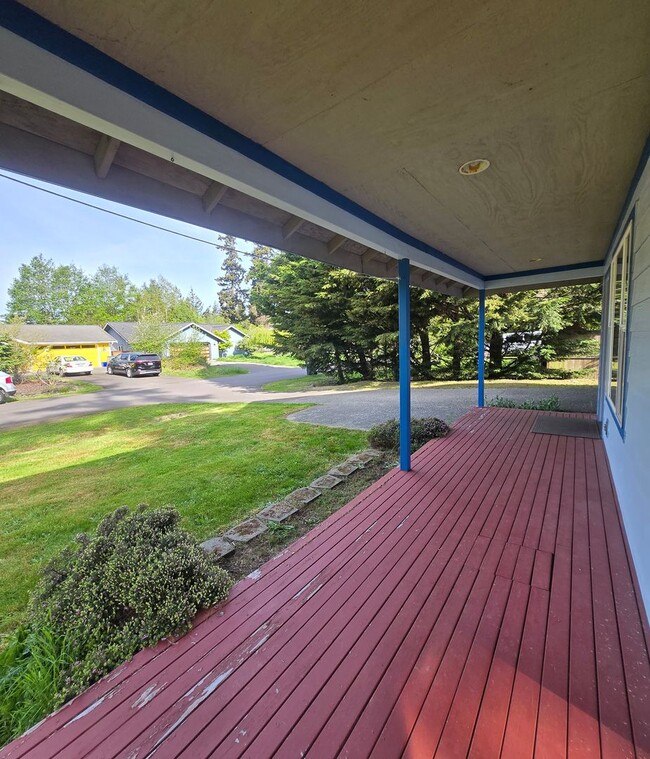Building Photo - 3 Bed, 2 Bath Craftsman Style Home - Great Location in Port Townsend!