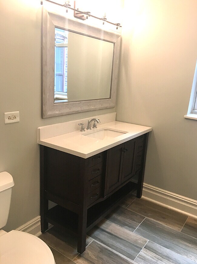 Building Photo - 6109 S Greenwood Ave