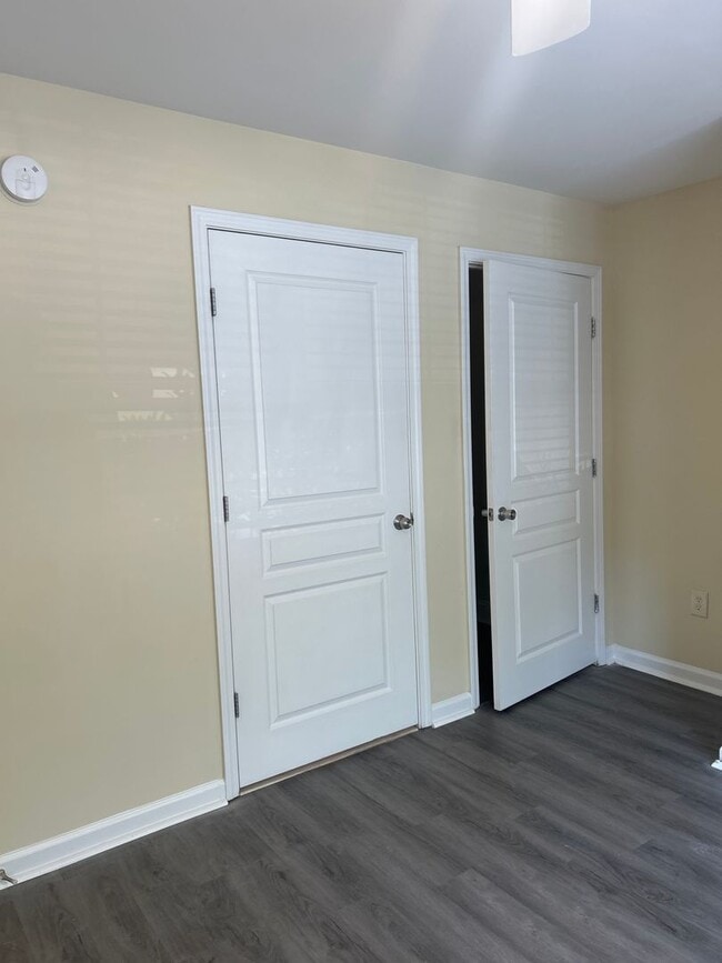 Building Photo - 04-106 Moore