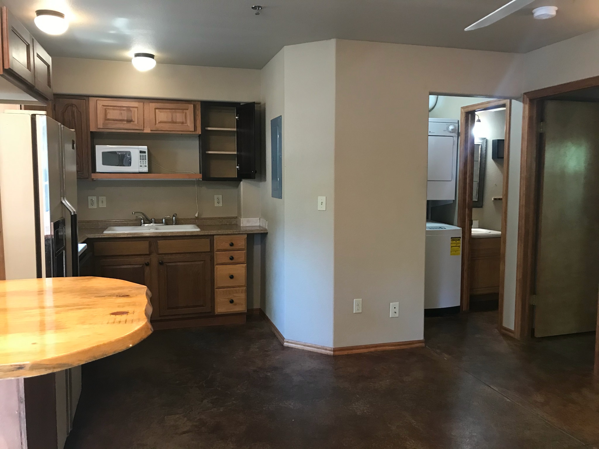 Building Photo - 617 S Sherwood St