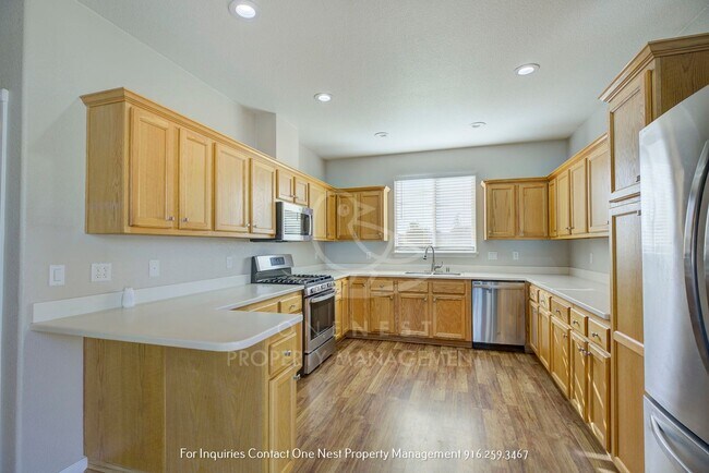 Building Photo - 3 bedroom, 2 bathrooms, 2 car garage