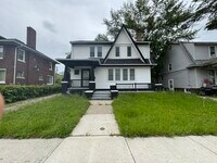 Building Photo - 326 Eastlawn St