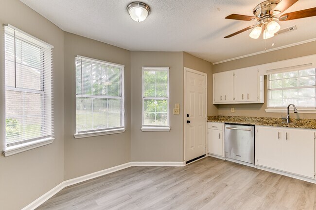 Building Photo - 2960 Glenn Hills Dr