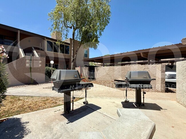 Building Photo - 5998 N 78th St