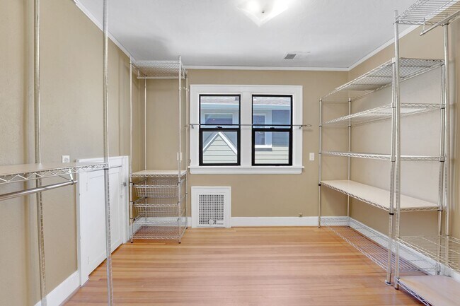 Building Photo - 3234 14th Ave S