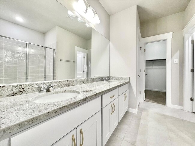 Building Photo - 2415 Lakey Cv