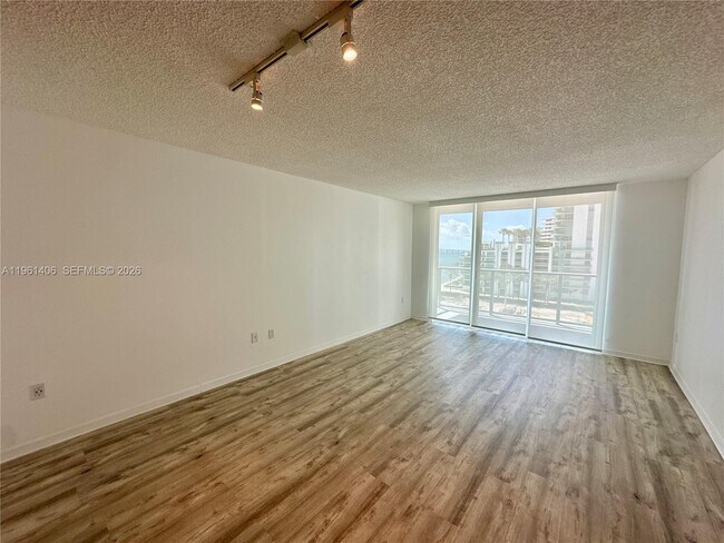 Building Photo - 1155 Brickell Bay Dr