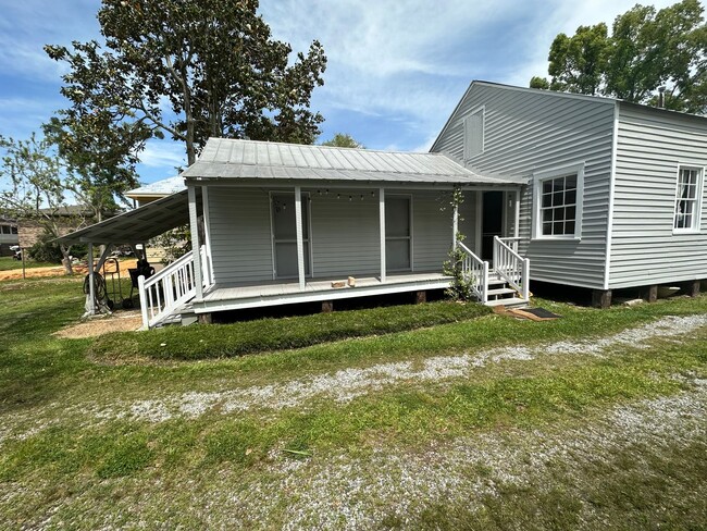 Building Photo - ADORABLE DUPLEX IN DOWNTOWN OCEAN SPRINGS