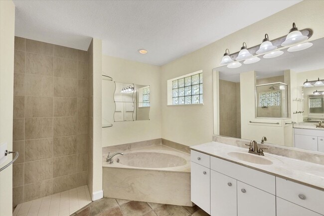 Building Photo - Annual Pool Home for Rent in Englewood