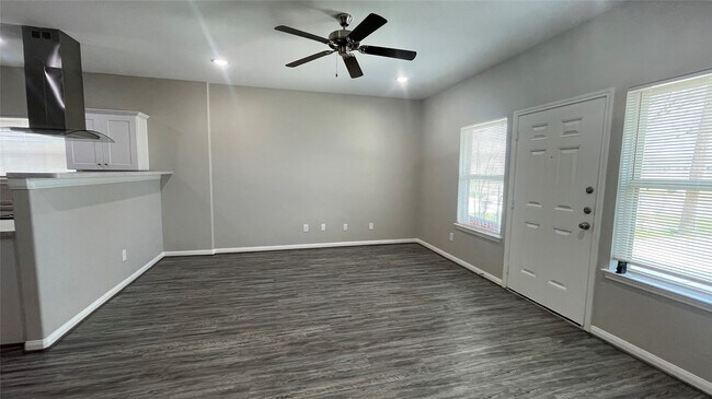 Building Photo - 4510 Mayflower St