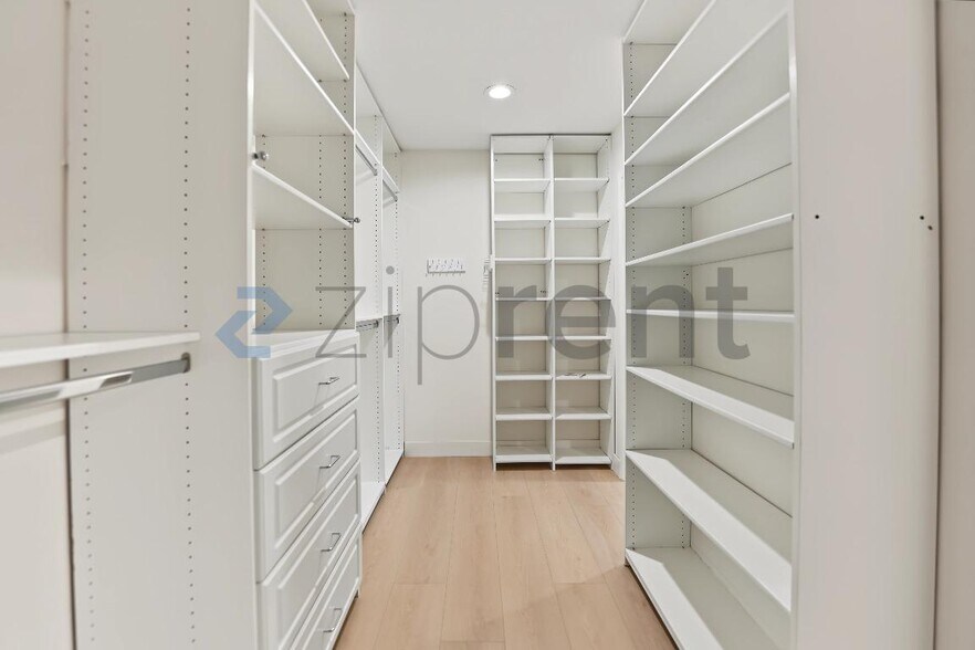 Building Photo - Unit
