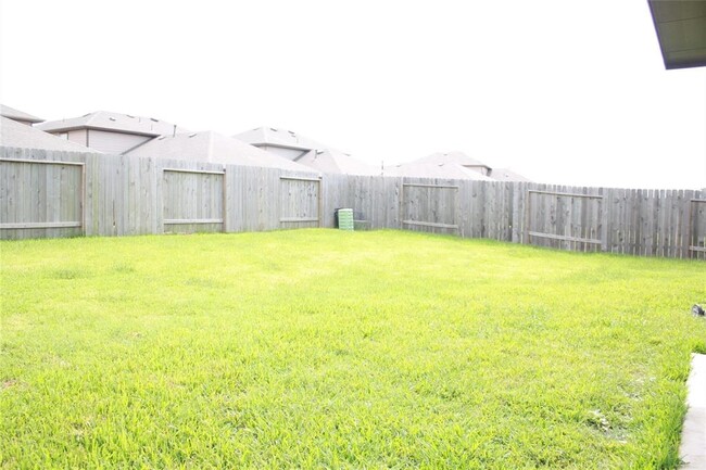 Building Photo - 18319 Pin Oak Lake Dr
