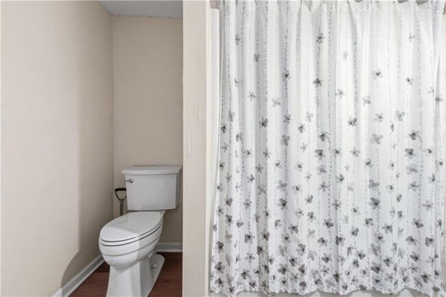 Building Photo - 3950 Lookout Point Dr