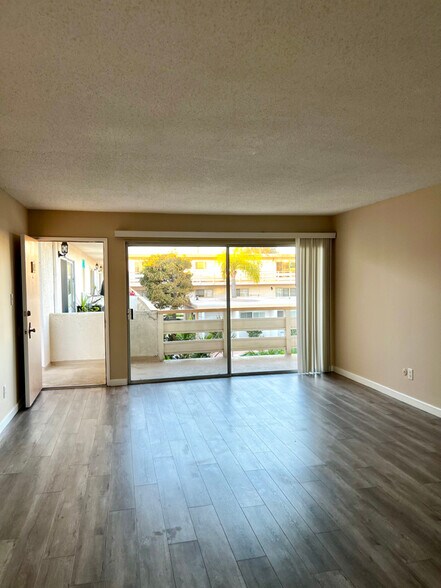 Primary Photo - 2435 W 227th St