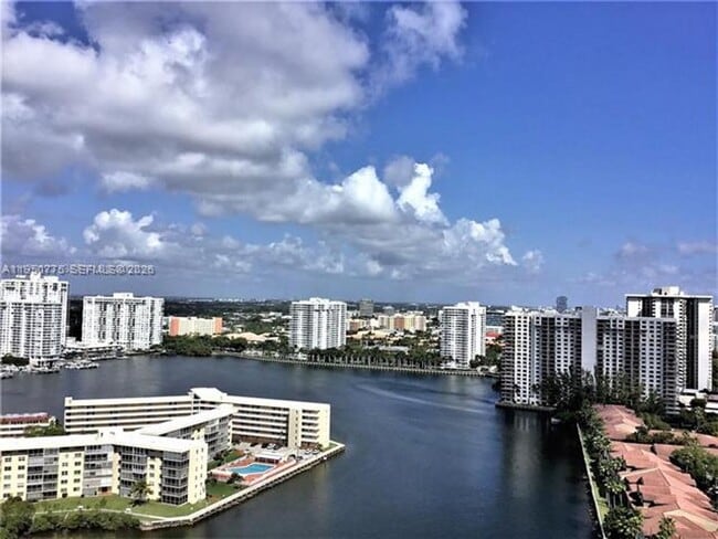 Building Photo - 1000 W Island Blvd