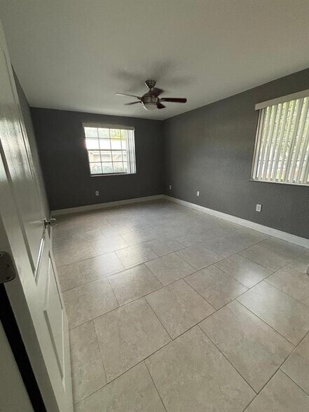 Building Photo - 2861 N Oakland Forest Dr